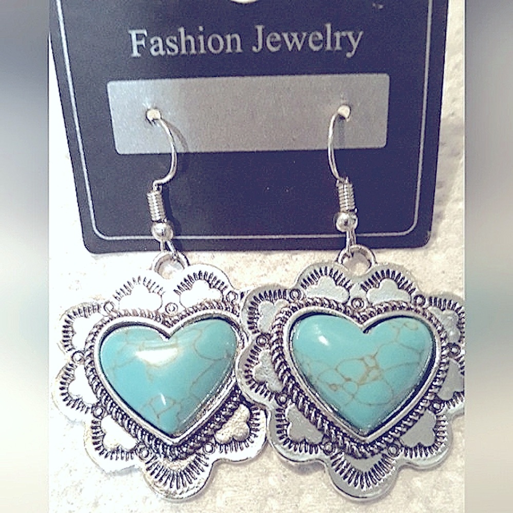 NWT Vintage look Boho Southwestern Heart Earrings Turquoise Blue Silver NEW